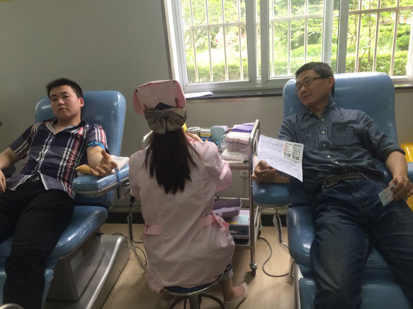 蚌埠公司组织员工为受伤员工献血